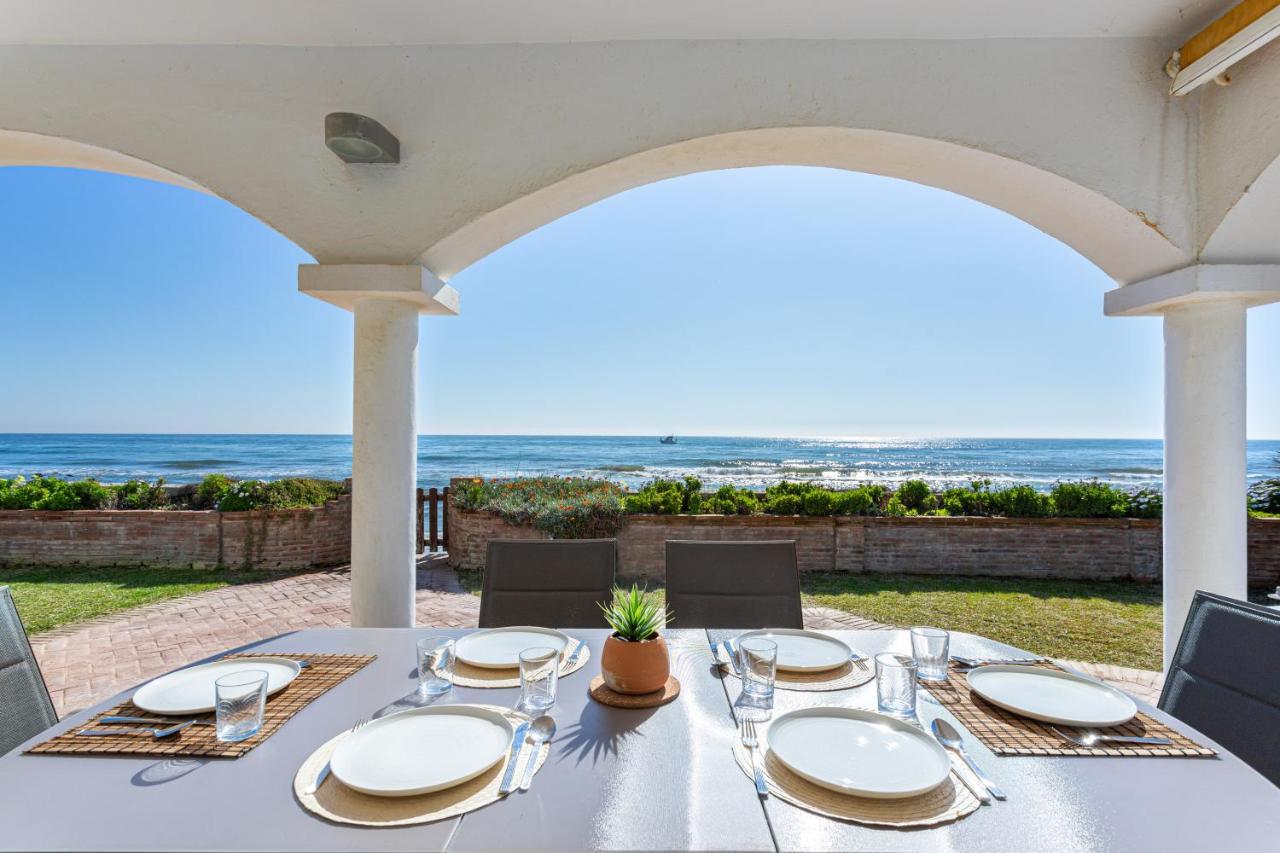 Charming Villa On The Seafront Марбелья Экстерьер фото
