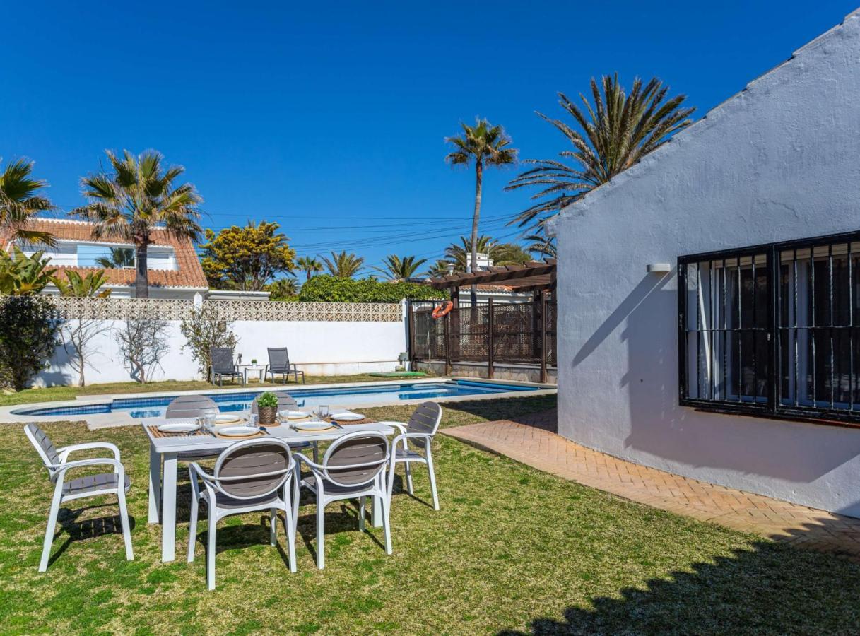 Charming Villa On The Seafront Марбелья Экстерьер фото