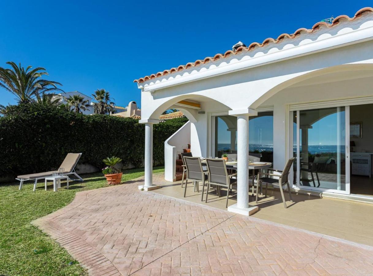 Charming Villa On The Seafront Марбелья Экстерьер фото